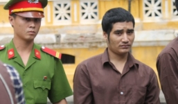 Nghịch tử giết cha rút kháng cáo, nhận án chung thân   